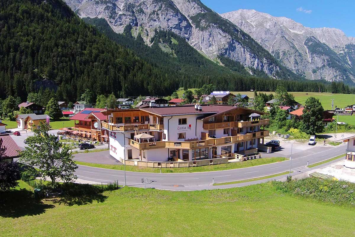 Luftansicht des Ferienhaus Tirolia Alpenresidenz im Leutasch